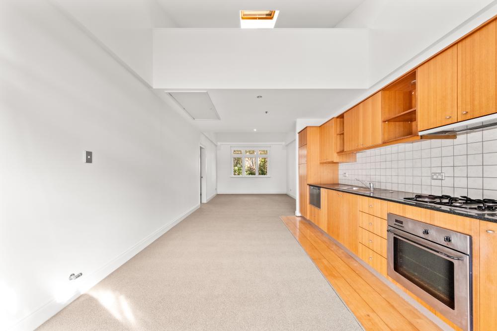 Quality 1 bedroom Apartment In Lively City Fringe Pocket - Please access from Black friars St