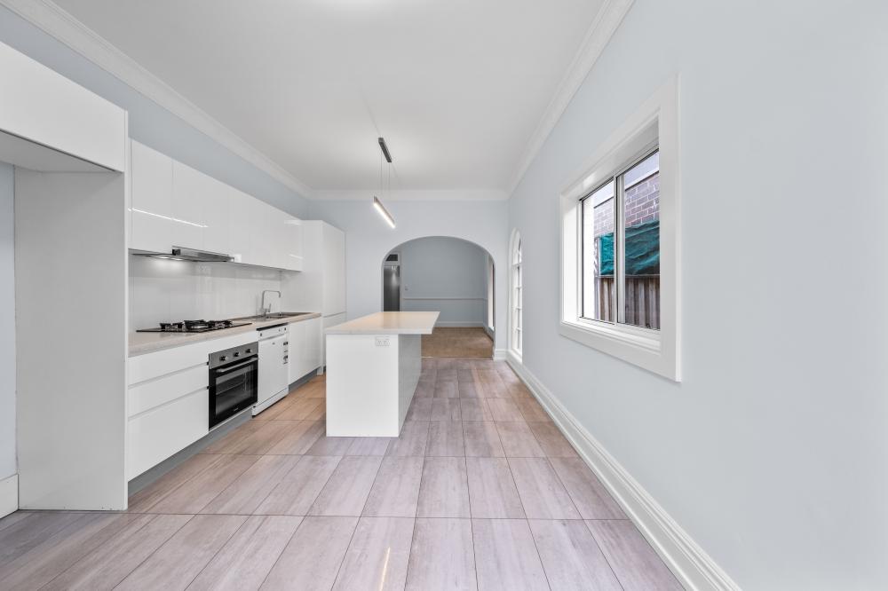 Updated Terrace With Parking In Great Parkside Location