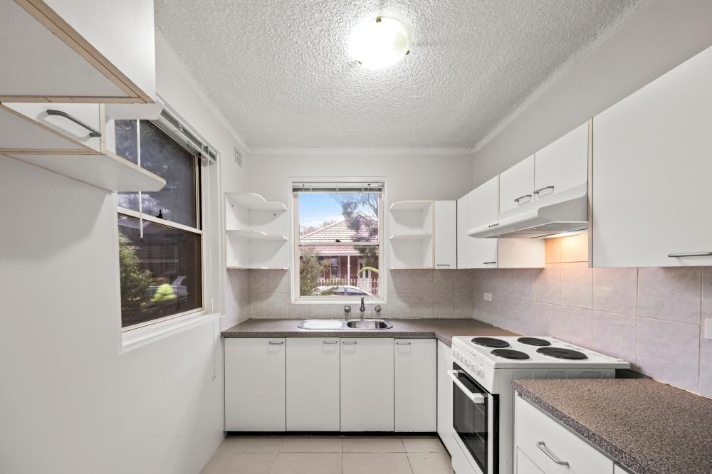 Bright Studio in Prime Newtown Location