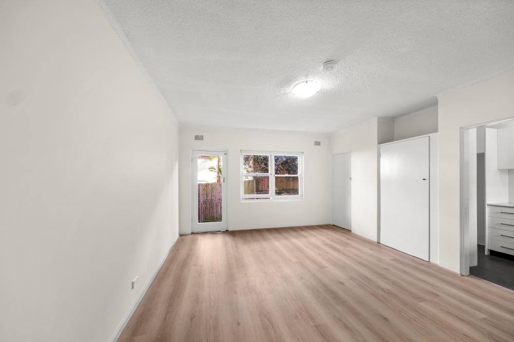 A well proportioned layout, peaceful cul-de-sac