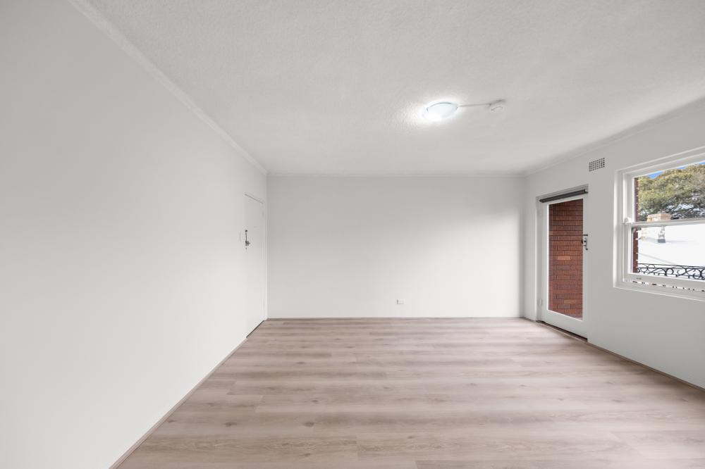 Unfurnished & Freshly Updated Apartment in a Quiet Cul-de-Sac