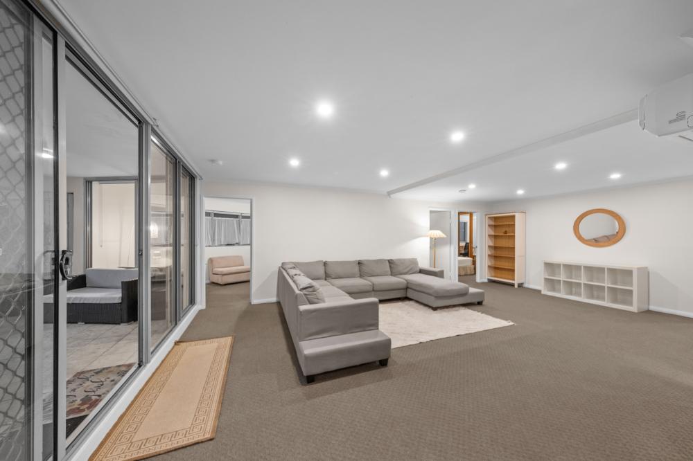 Fully Furnished Ultra Spacious Apartment in a Convenient Lifestyle Precinct